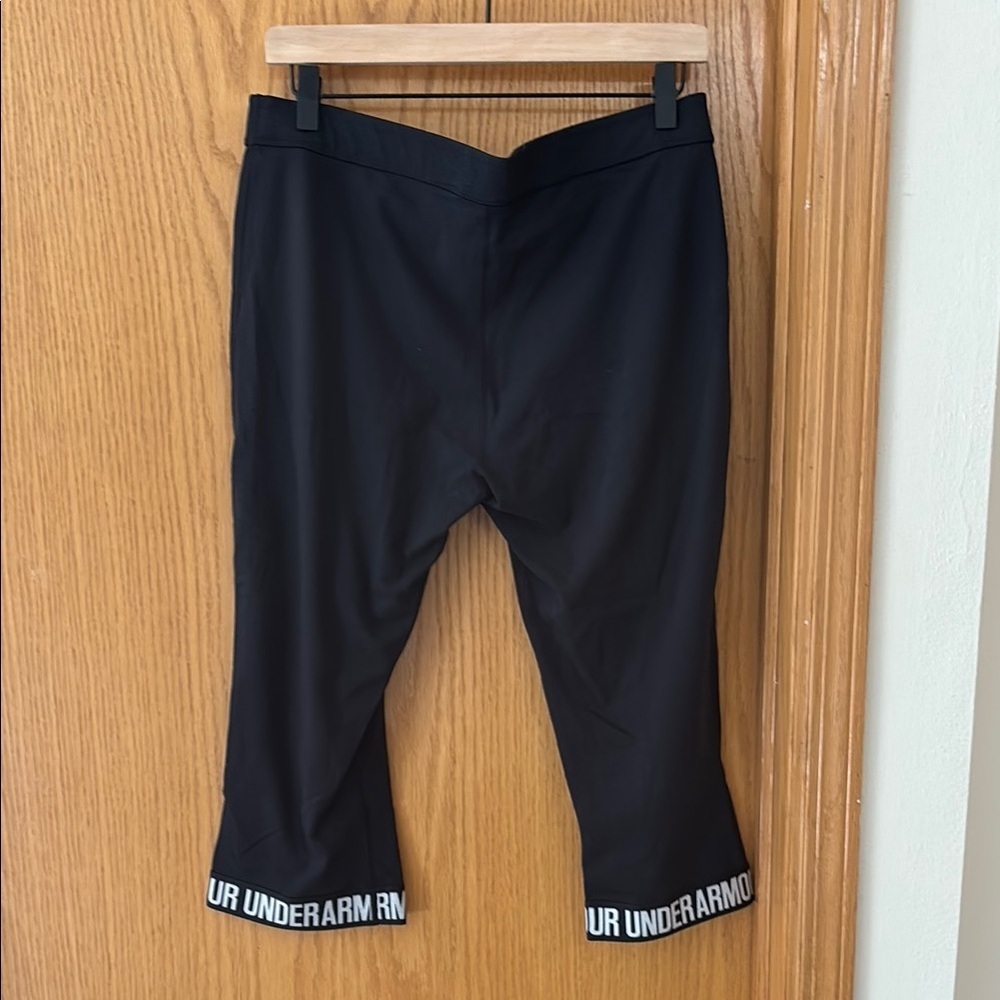 Under Armour Black Capri Leggings - Picture 4 of 9